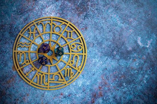 五行缺水带什么饰品好，五行缺水戴什么首饰，